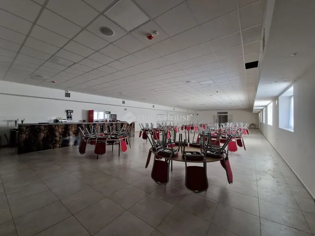 Eladó kereskedelmi és ipari ingatlan Kecskemét, Kósafalu 1000 nm