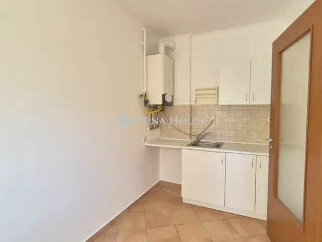 Eladó kereskedelmi és ipari ingatlan Szolnok 34 nm