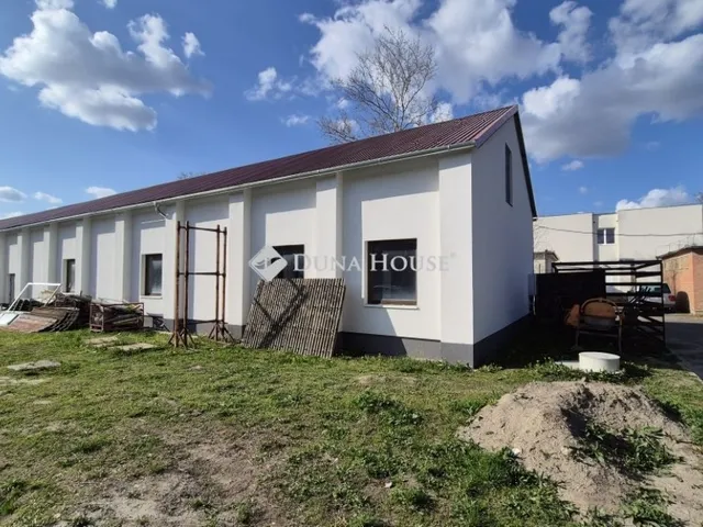 Eladó kereskedelmi és ipari ingatlan Kecskemét, Kósafalu 550 nm