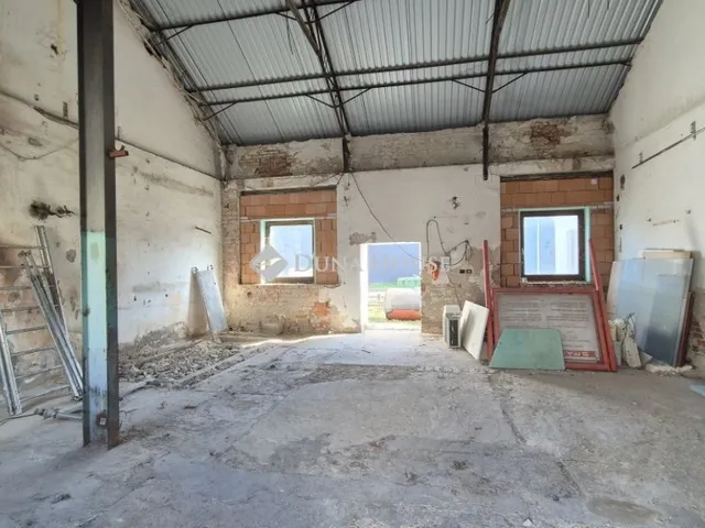 Eladó kereskedelmi és ipari ingatlan Kecskemét, Kósafalu 550 nm