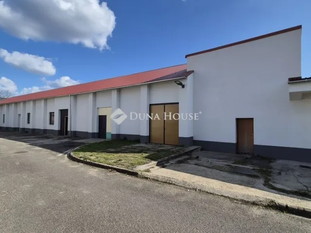 Eladó kereskedelmi és ipari ingatlan Kecskemét, Kósafalu 550 nm
