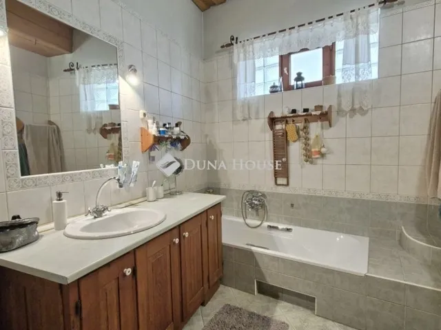 Eladó ház Nagykőrös 183 nm