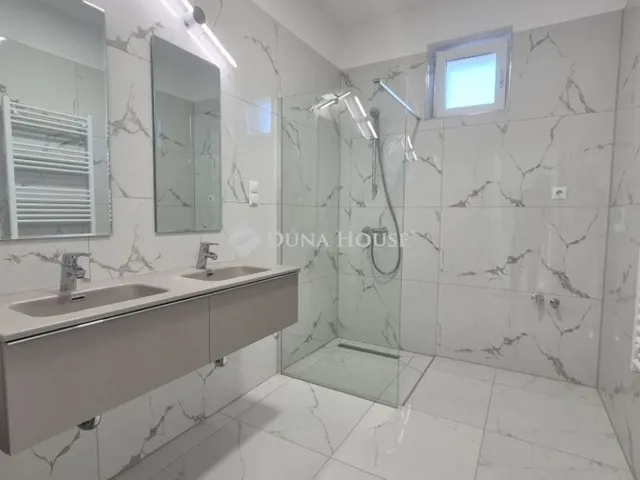 Eladó ház Ballószög 185 nm