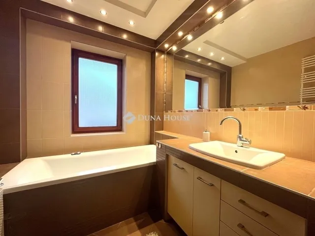 Eladó ház Jakabszállás 180 nm