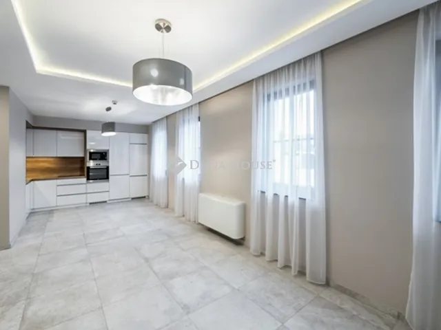 Eladó lakás Kecskemét, Belváros 96 nm