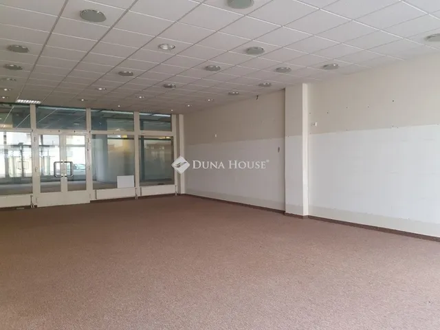 Kiadó kereskedelmi és ipari ingatlan Kecskemét 123 nm