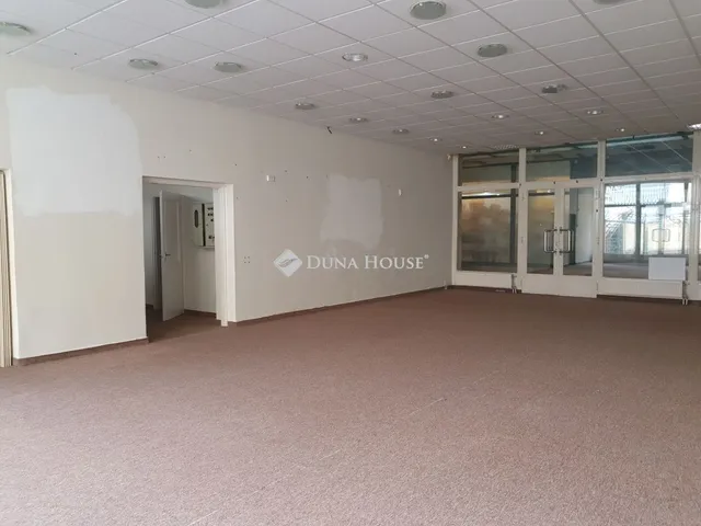 Kiadó kereskedelmi és ipari ingatlan Kecskemét 123 nm