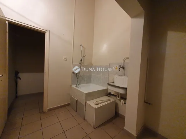 Kiadó kereskedelmi és ipari ingatlan Kecskemét 123 nm