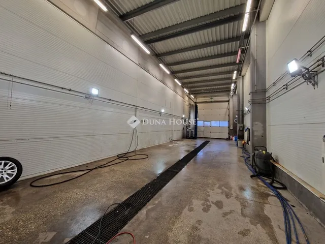 Kiadó kereskedelmi és ipari ingatlan Kecskemét 160 nm