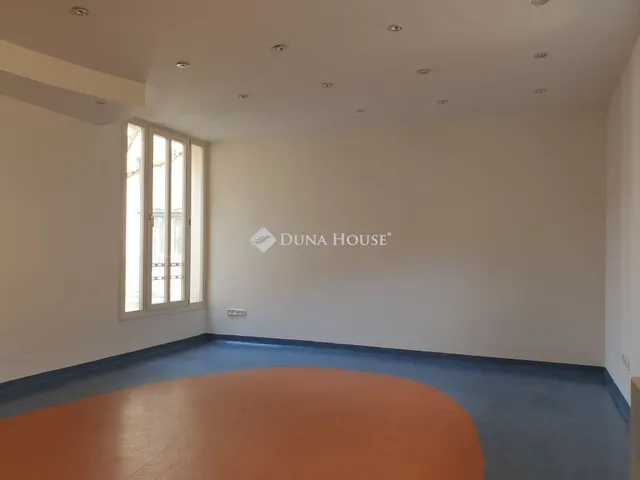 Kiadó kereskedelmi és ipari ingatlan Kecskemét 177 nm