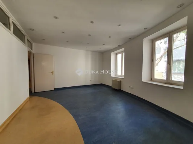 Kiadó kereskedelmi és ipari ingatlan Kecskemét 177 nm