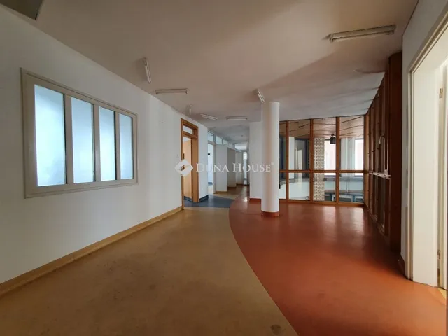 Kiadó kereskedelmi és ipari ingatlan Kecskemét 177 nm