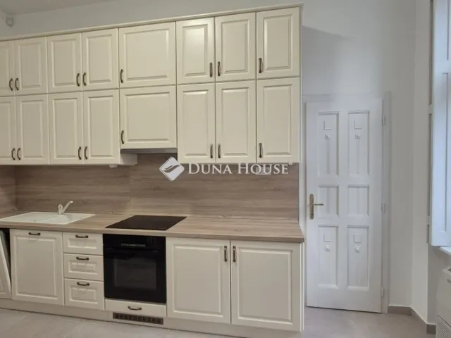 Eladó ház Kecskemét 330 nm