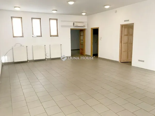 Eladó kereskedelmi és ipari ingatlan Kecskemét 100 nm