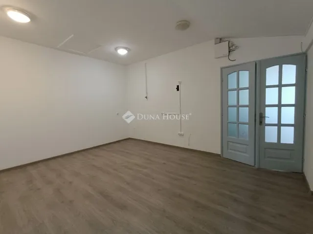 Kiadó kereskedelmi és ipari ingatlan Kecskemét, Belváros 100 nm