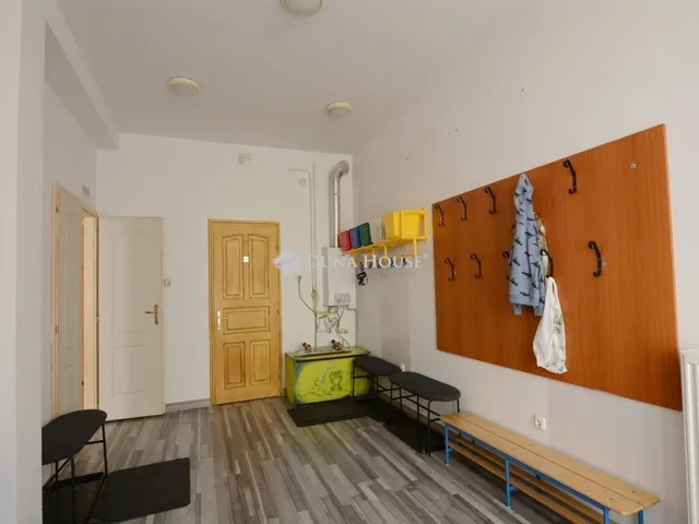Kiadó kereskedelmi és ipari ingatlan Kecskemét, Belváros 100 nm
