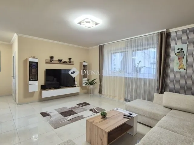 Eladó ház Kecskemét, Belváros 214 nm