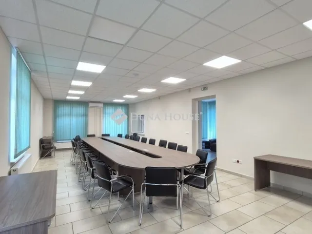 Eladó kereskedelmi és ipari ingatlan Kecskemét 2017 nm