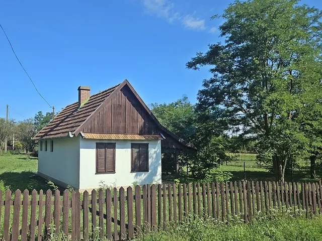 Eladó üdülő és hétvégi ház Békéscsaba, Békekertek 32 nm
