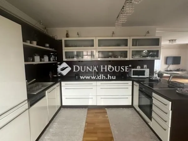 Eladó ház Pécs 180 nm