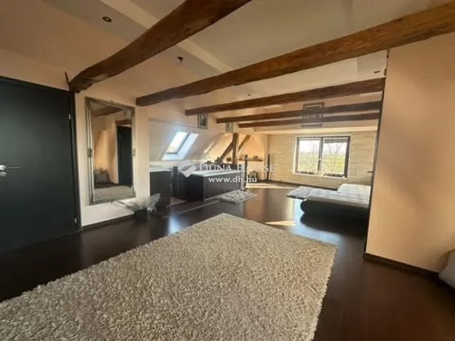 Eladó ház Pécs 180 nm