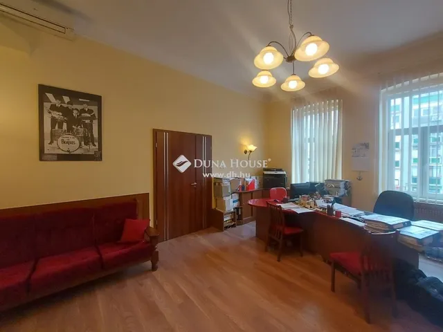 Kiadó kereskedelmi és ipari ingatlan Pécs, Belváros 175 nm