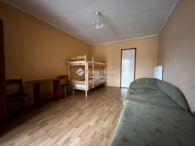 Eladó kereskedelmi és ipari ingatlan Szentlászló 373 nm