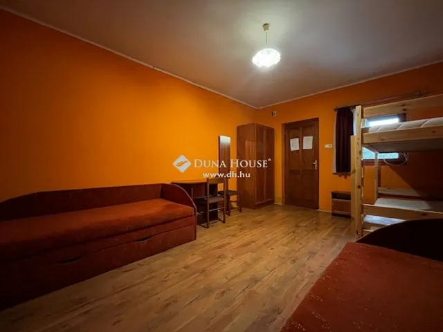 Eladó kereskedelmi és ipari ingatlan Szentlászló 373 nm