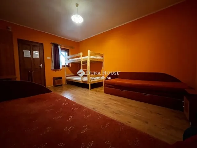 Eladó kereskedelmi és ipari ingatlan Szentlászló 373 nm