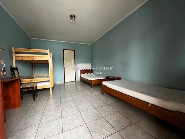 Eladó kereskedelmi és ipari ingatlan Szentlászló 373 nm