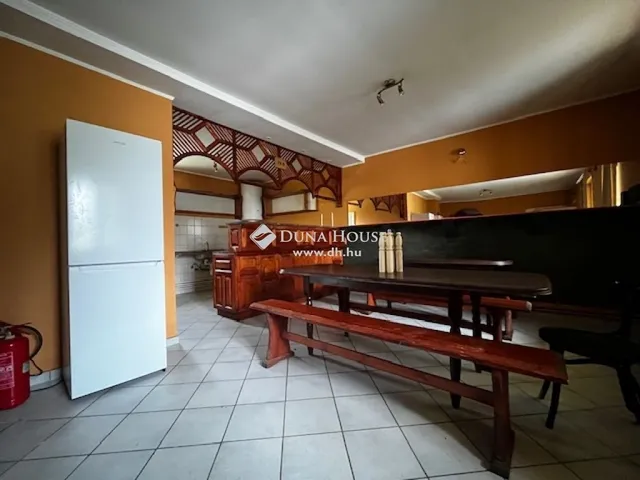 Eladó kereskedelmi és ipari ingatlan Szentlászló 373 nm