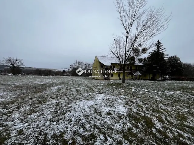 Eladó kereskedelmi és ipari ingatlan Szentlászló 373 nm