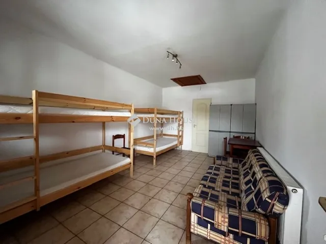 Eladó kereskedelmi és ipari ingatlan Szentlászló 373 nm