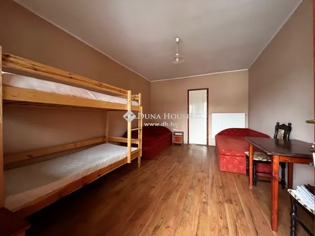 Eladó kereskedelmi és ipari ingatlan Szentlászló 373 nm