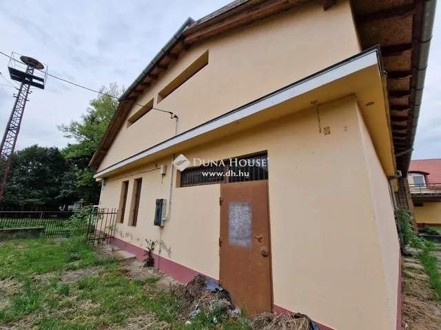 Eladó ház Pécs, Kertváros 740 nm
