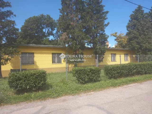 Kiadó kereskedelmi és ipari ingatlan Pécs 290 nm
