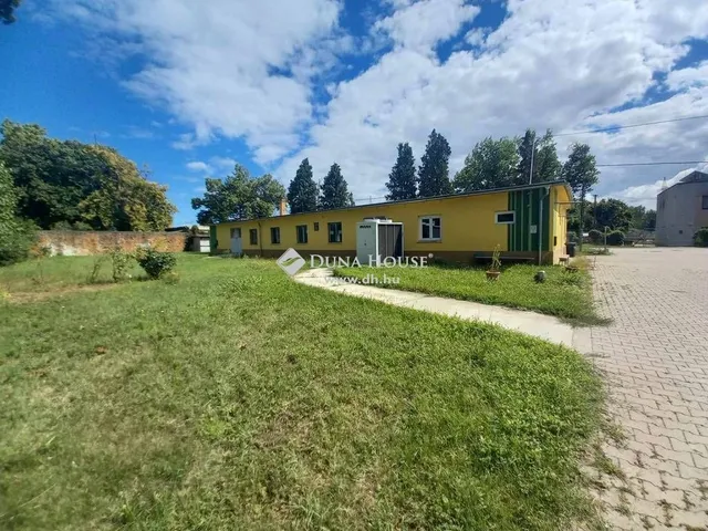 Kiadó kereskedelmi és ipari ingatlan Pécs 290 nm