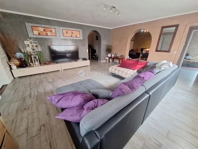 Eladó ház Siklós 240 nm