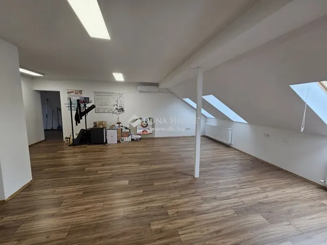 Kiadó kereskedelmi és ipari ingatlan Pécs 570 nm