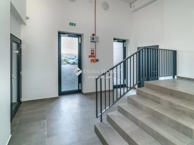 Kiadó kereskedelmi és ipari ingatlan Pécs 1700 nm