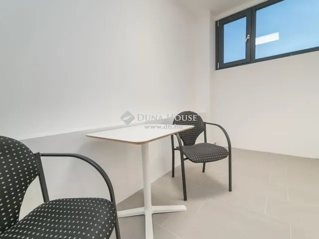 Kiadó kereskedelmi és ipari ingatlan Pécs 1700 nm