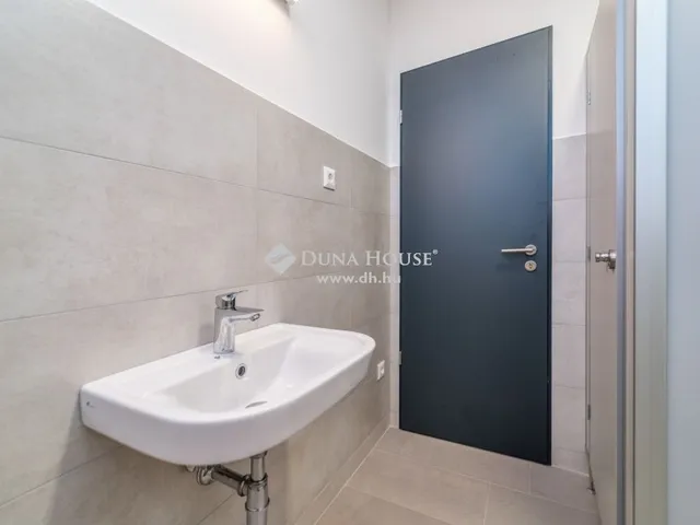 Kiadó kereskedelmi és ipari ingatlan Pécs 1700 nm