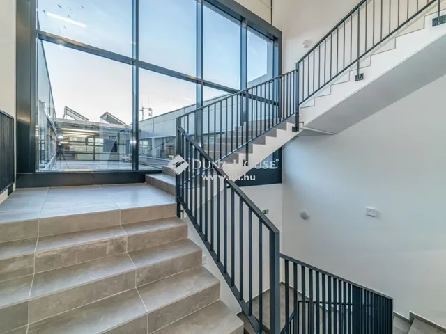 Kiadó kereskedelmi és ipari ingatlan Pécs 1700 nm