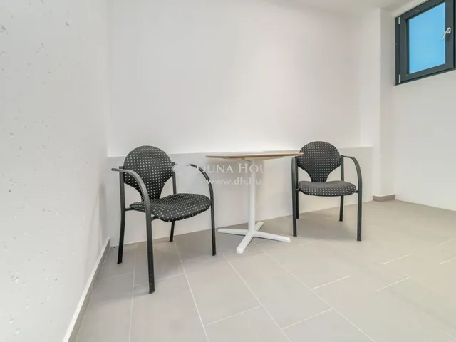 Kiadó kereskedelmi és ipari ingatlan Pécs 1700 nm