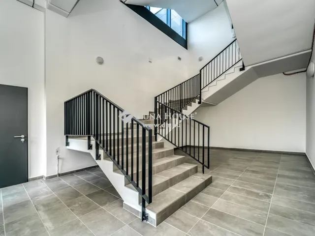 Kiadó kereskedelmi és ipari ingatlan Pécs 1700 nm