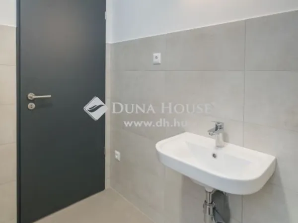 Kiadó kereskedelmi és ipari ingatlan Pécs 1700 nm