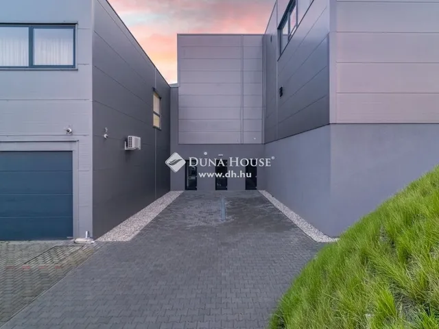 Kiadó kereskedelmi és ipari ingatlan Pécs 1700 nm