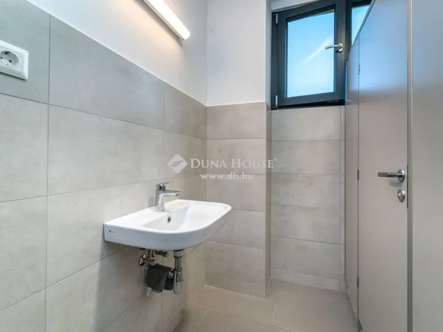 Kiadó kereskedelmi és ipari ingatlan Pécs 1700 nm