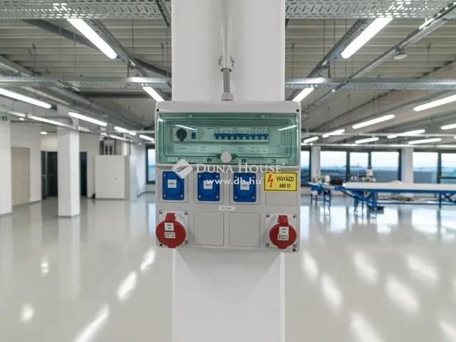 Kiadó kereskedelmi és ipari ingatlan Pécs 1700 nm