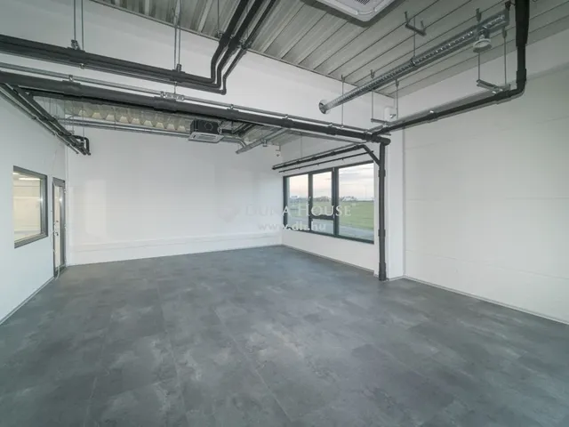 Kiadó kereskedelmi és ipari ingatlan Pécs 1700 nm